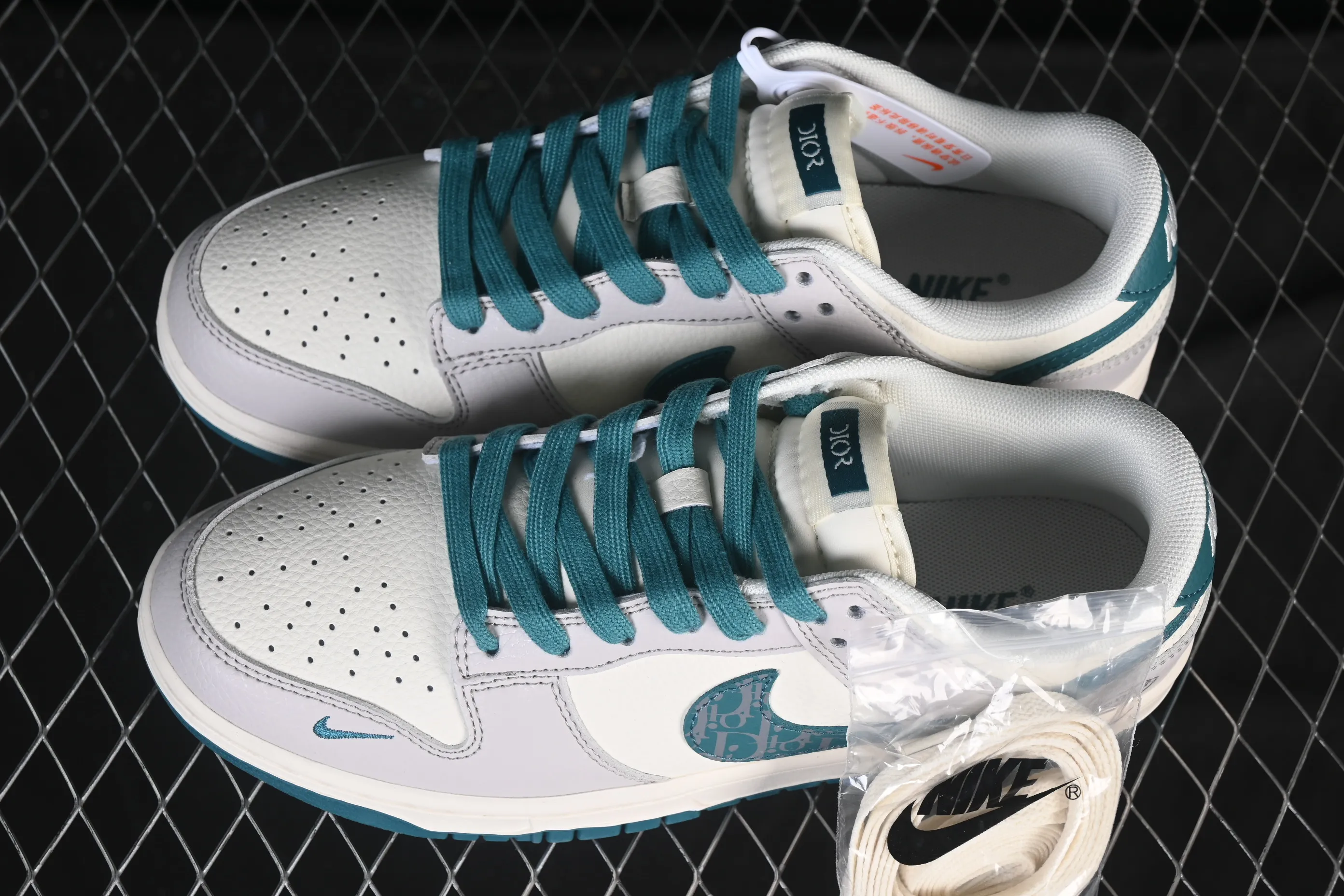 All categories Nk SB Dunk Series Nk SB Dunk Low High-end customized low-top sneakers Nike SB Dunk Low Dior co-branded white gray Anniversary high-end customized low-top casual sneakers ZH2588-277